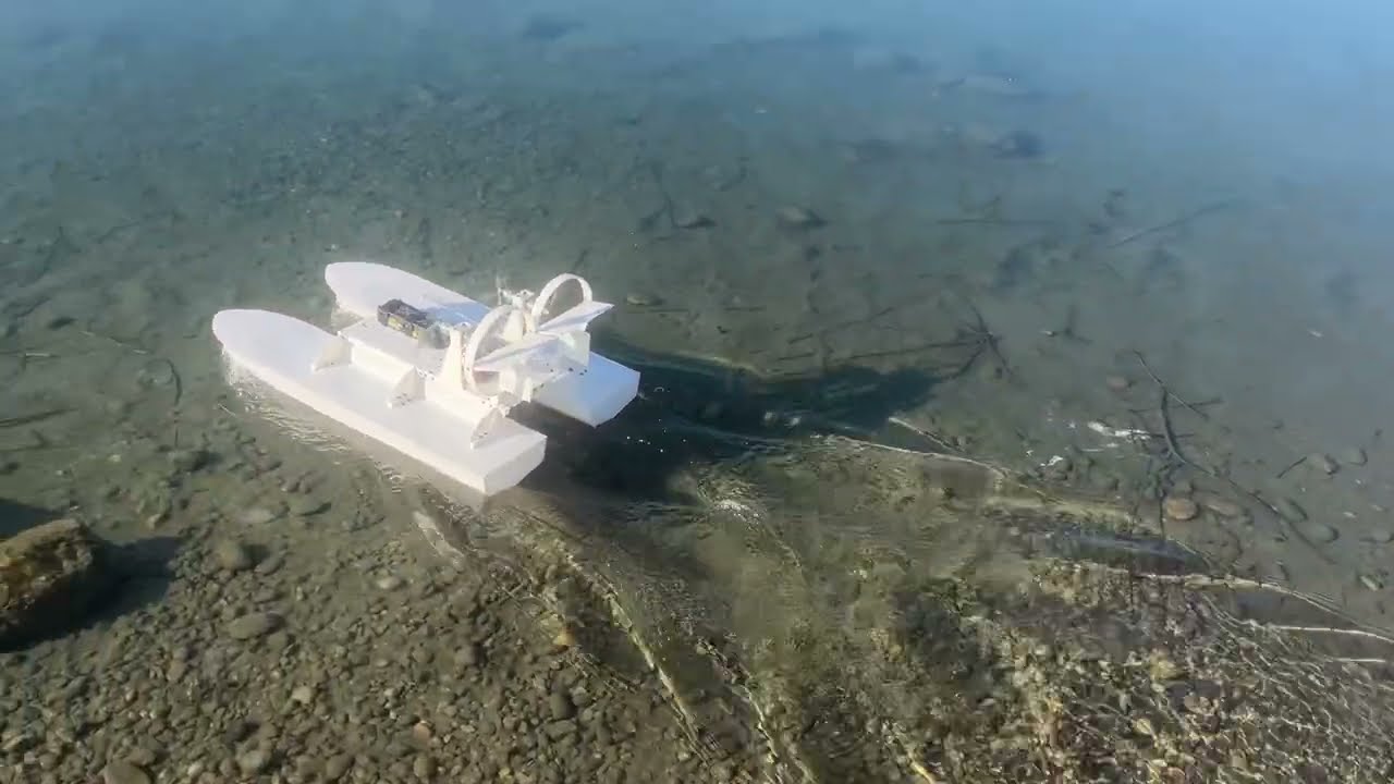 3D printed Quad Prop RC Catamaran - hull design v3 on flat water