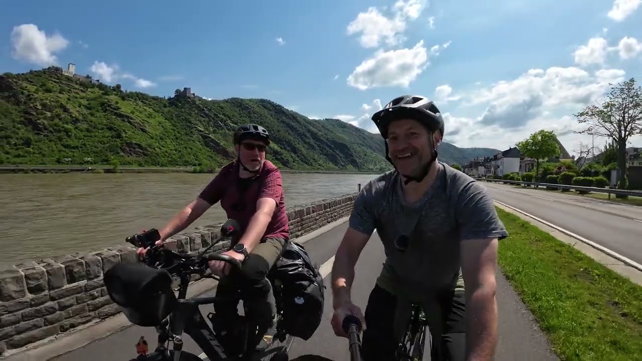 Spontanes Treffen am Rheinradweg mit einem Electric Devil 😈 #fahrradtour Überholmanöver es gibt A💩