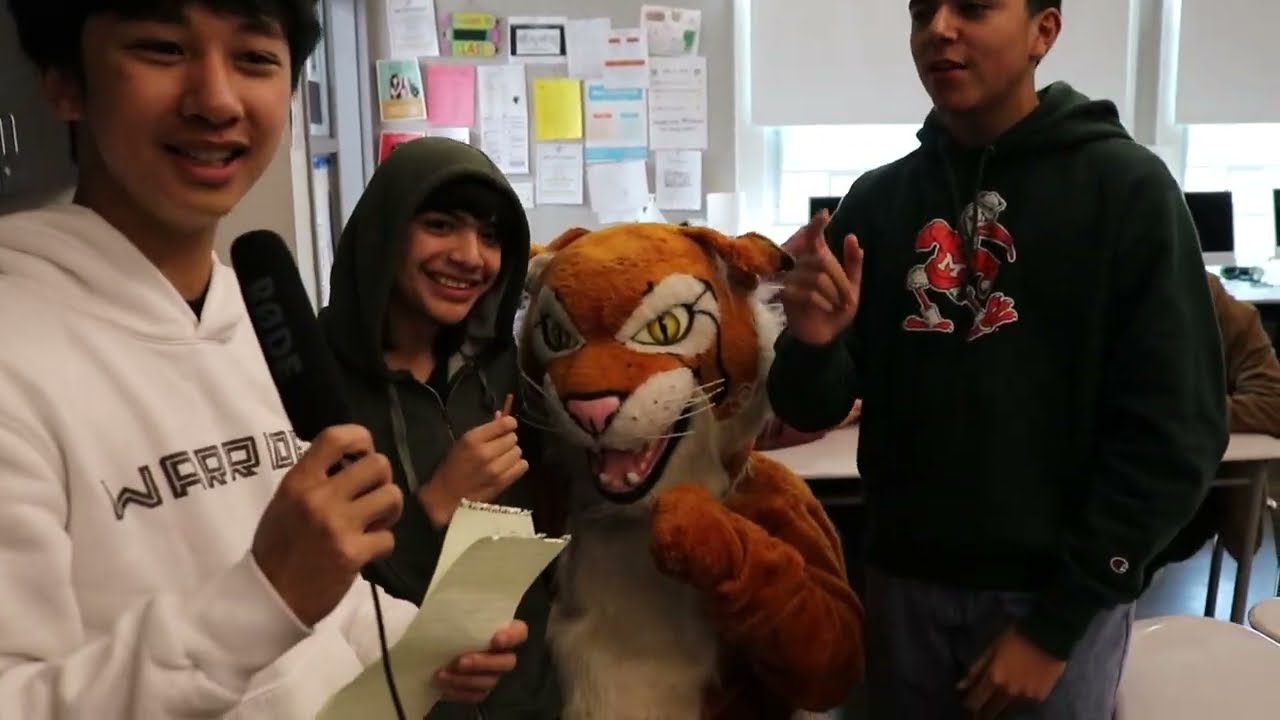 Holiday Trivia with Wilbur Claws