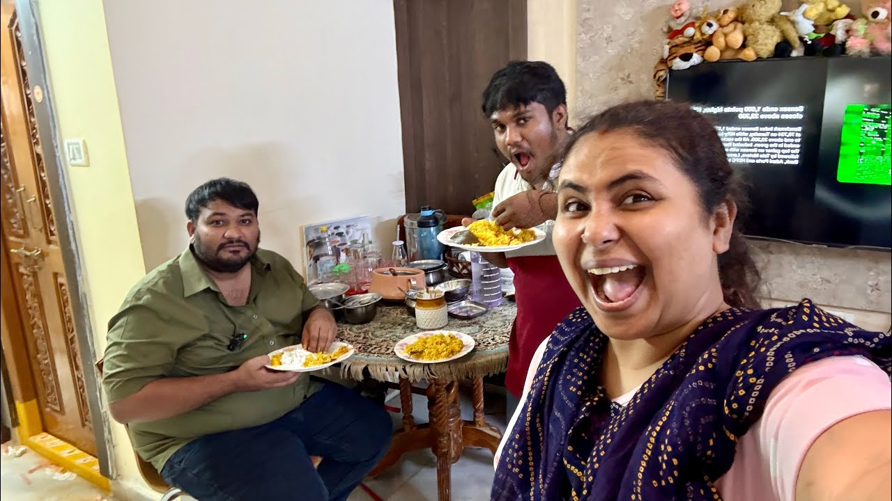 Kirak Khala Ku Mila Suprise Watch Till End || New Sarees 🥻 Parcle || Kirak Hyderabadi Khala || Vlogs