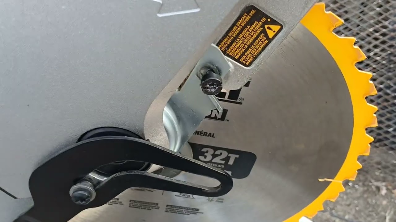 Как заменить пильное полотно на циркулярной пиле (Dewalt).