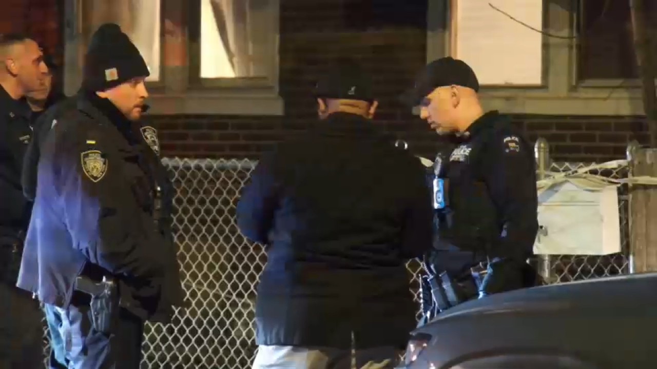 В дом на Статен-Айленде бросили 3 неудачно забитых коктейля Молотова.