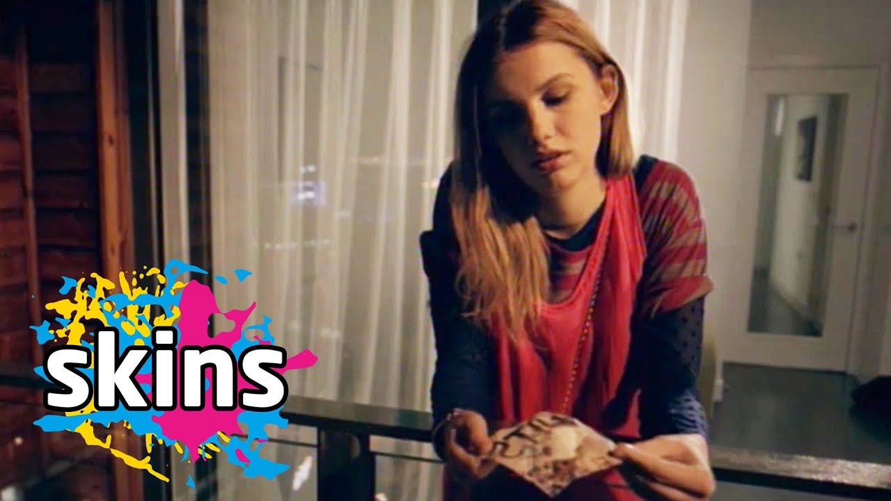 Cassie Throws The Stash Away - Skins Pure