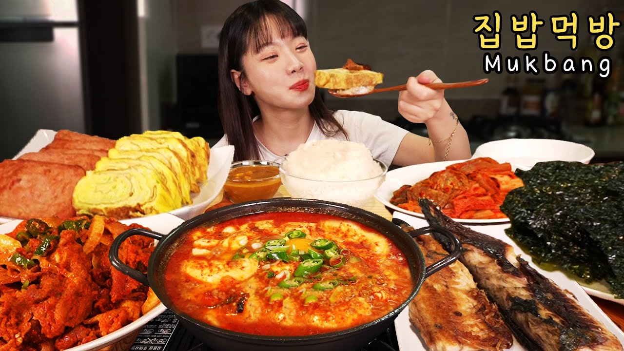 Корейская домашняя еда 🍚 острые пулькоги, кимчи, спам, яичный рулет и т. д.