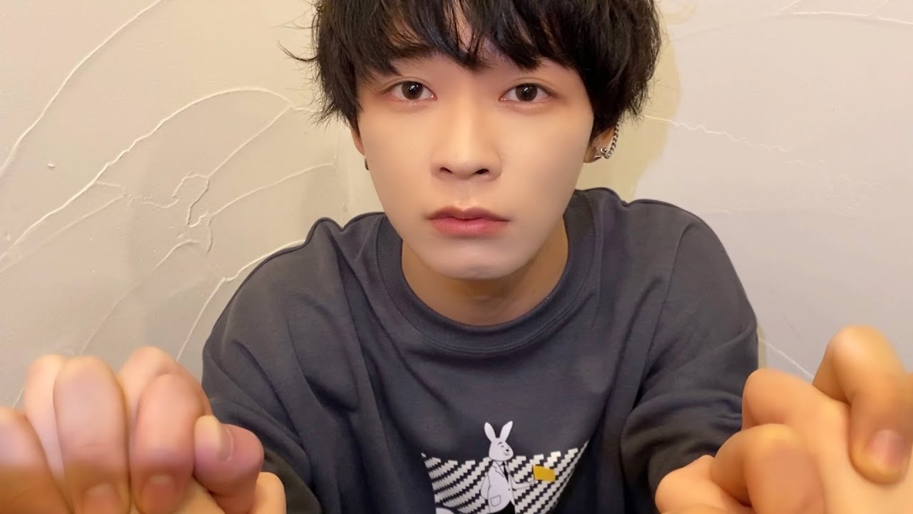僕にかまって。突然手を繋いでみた///