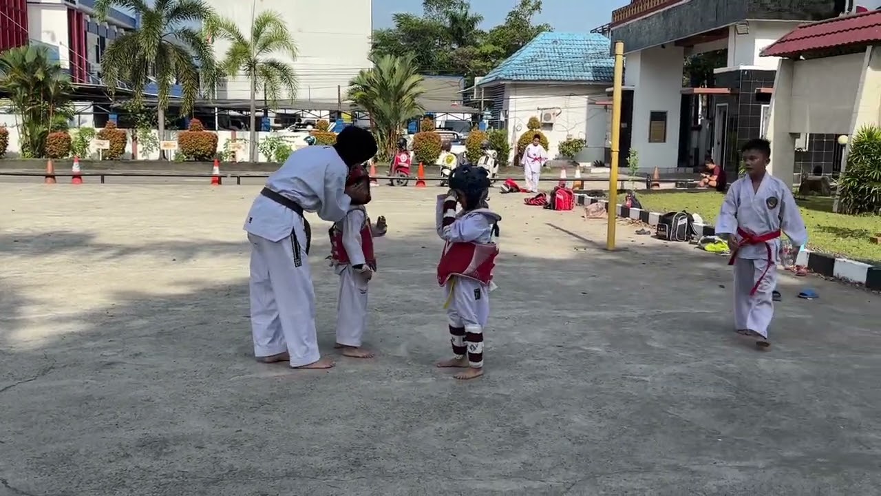 Amirah Vs Alana Sparring Partner 