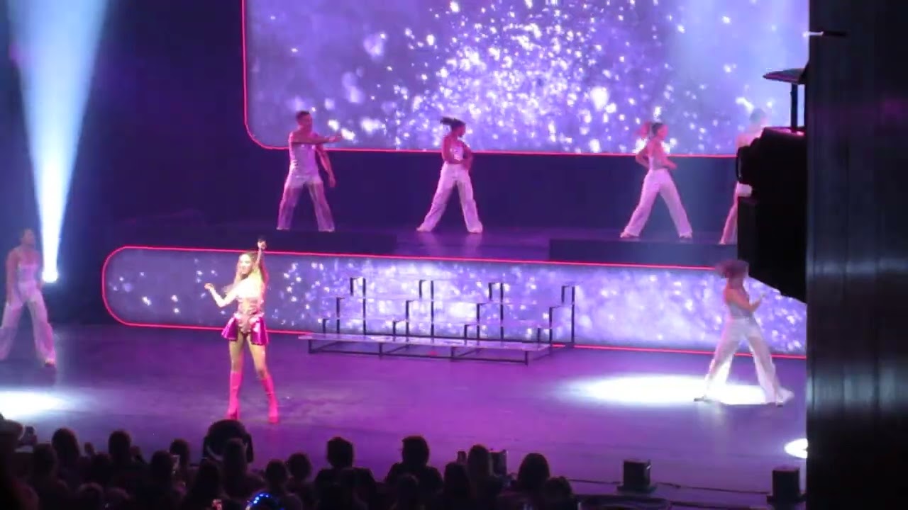 Camille Dhont Vuurwerk live optreden stadsschouwburg Antwerpen 2025