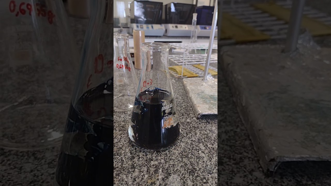 rea&ccedil;&atilde;o entre o ferro +3 e o ferrocianeto de  pot&aacute;ssio.