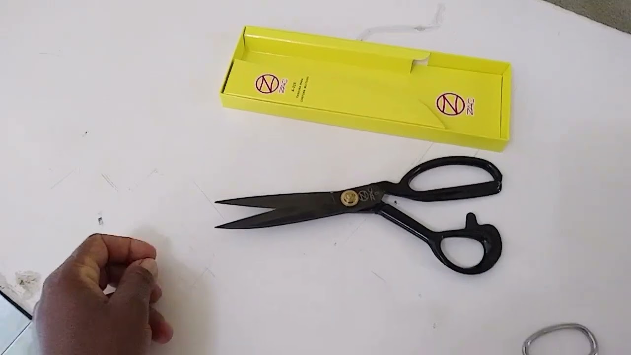 TESOURA DE TITANIO 9 POLEGADAS*Será se eu gostei dessa tesoura🤷