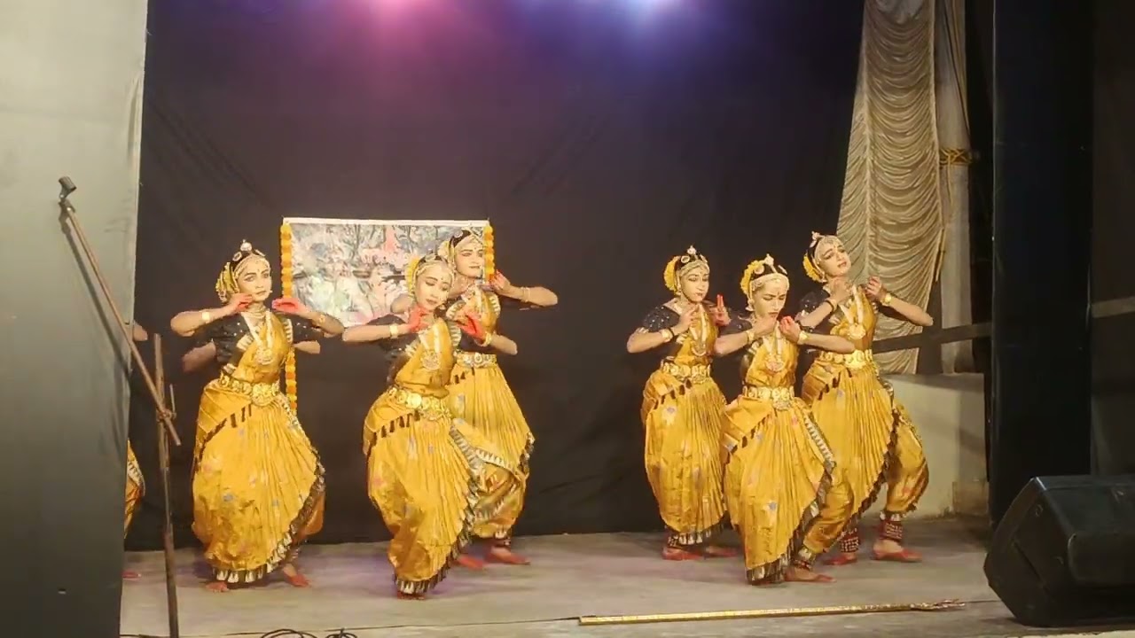 സ്റ്റേജ് പ്രോഗ്രാം#cute #cute dances#cute girls  