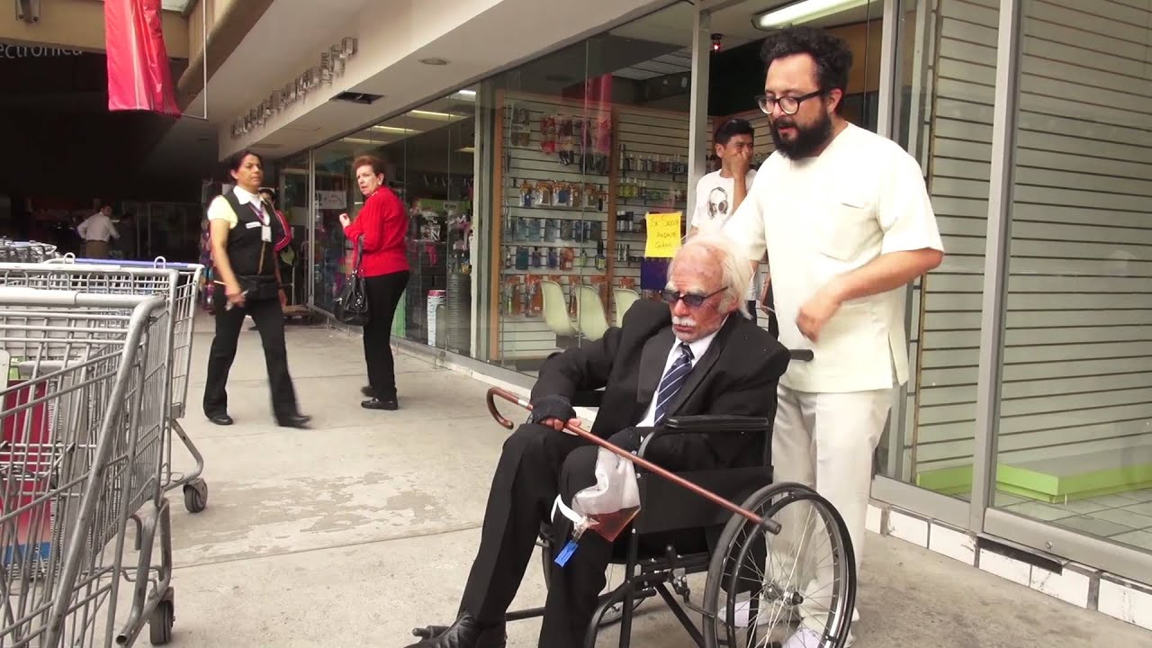 Los Supercívicos: Wallmart vs La tercera edad