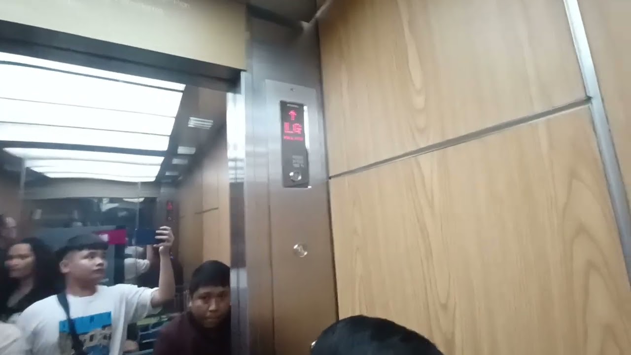 Hyundai Service & Passenger Elevator In SM Aura Premier