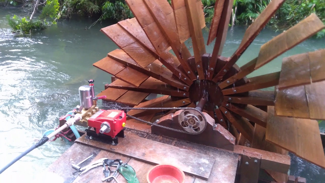 Roda d'&aacute;gua feita de madeira (Medicil&acirc;ndia-PA)
