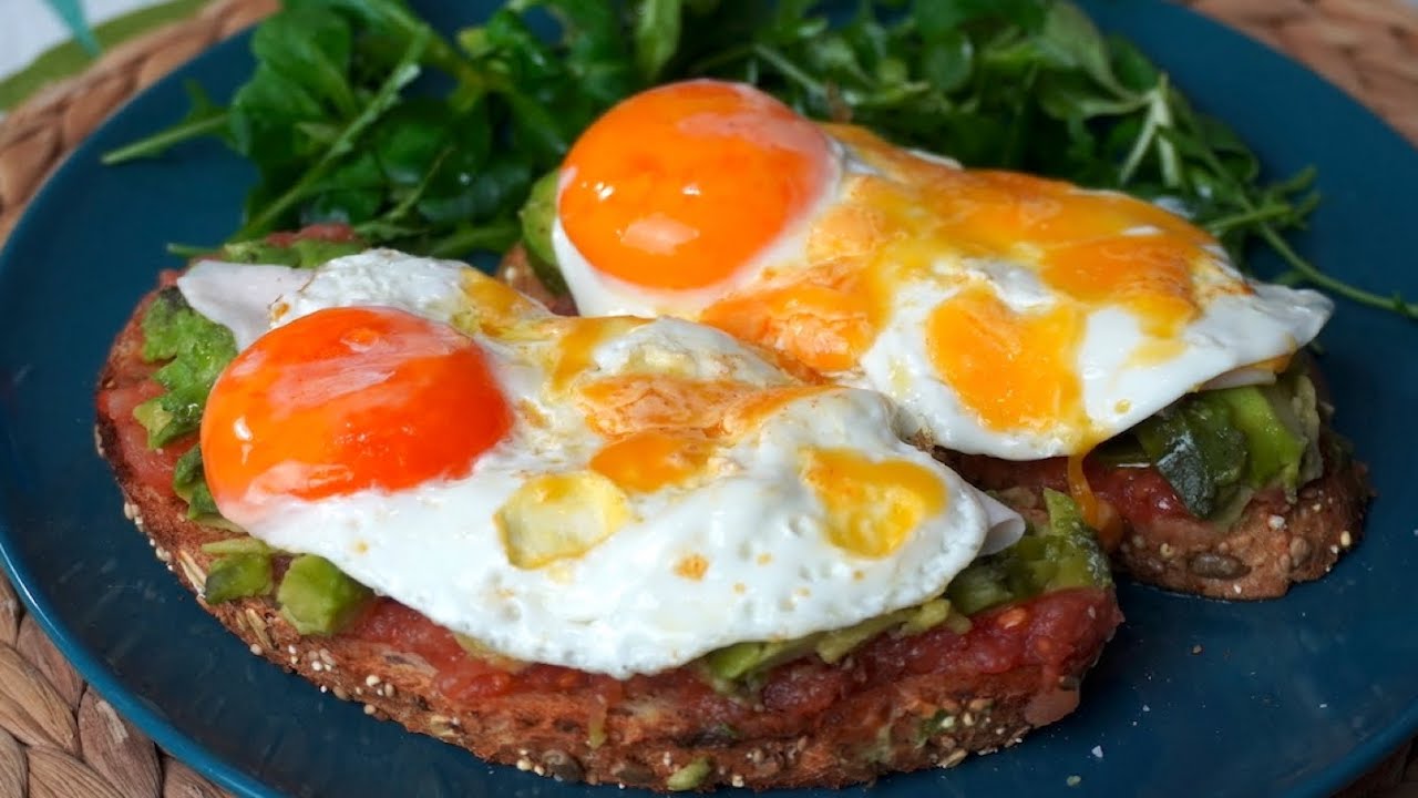 Mi desayuno favorito: tostas de aguacate, tomate y huevos especiales 🍳🥑❤️