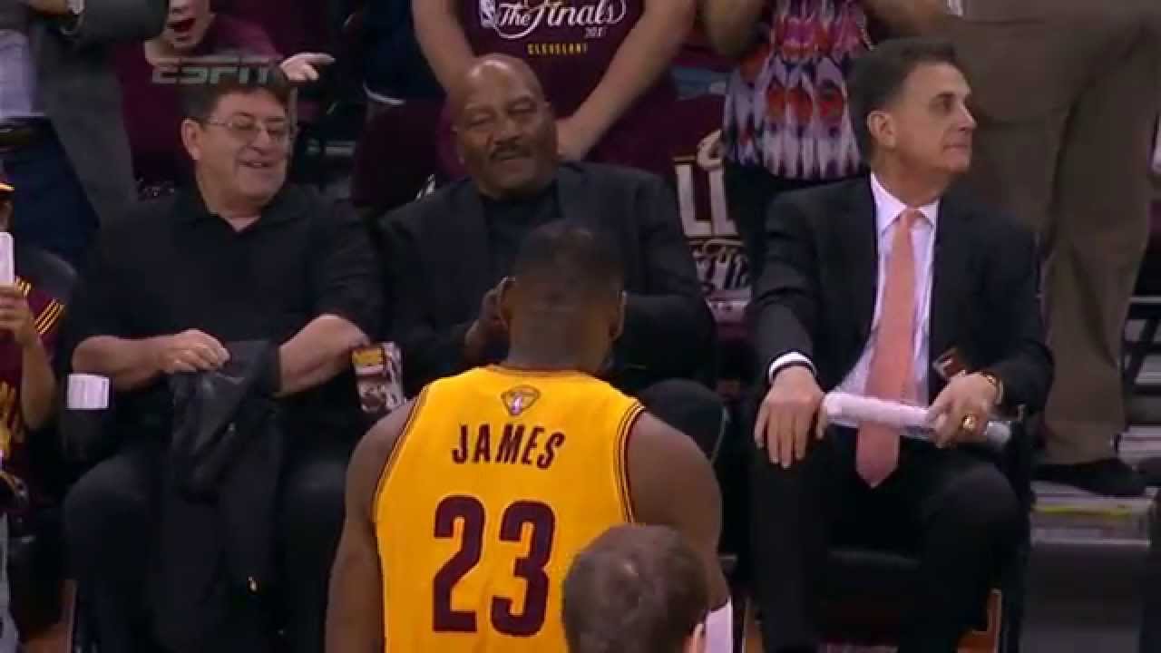 LeBron James Pays Tribute to Jim Brown Pregame