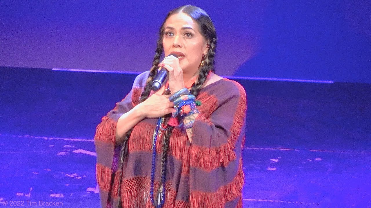 Lila Downs, Yo Ya Me Voy (acapella), live / en vivo, Paramount Theatre, Oakland, Nov. 6, 2022 (4K)