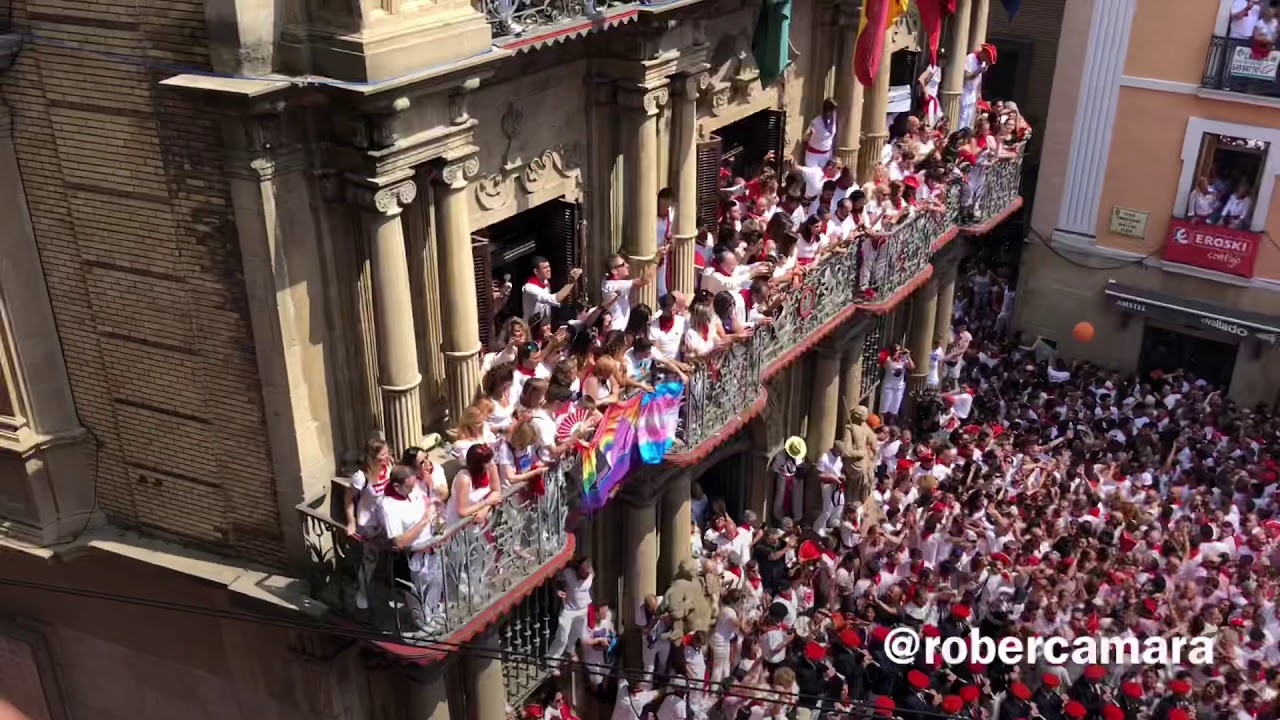 Chupinazo 2018 Salen los gaiteros San Fermín