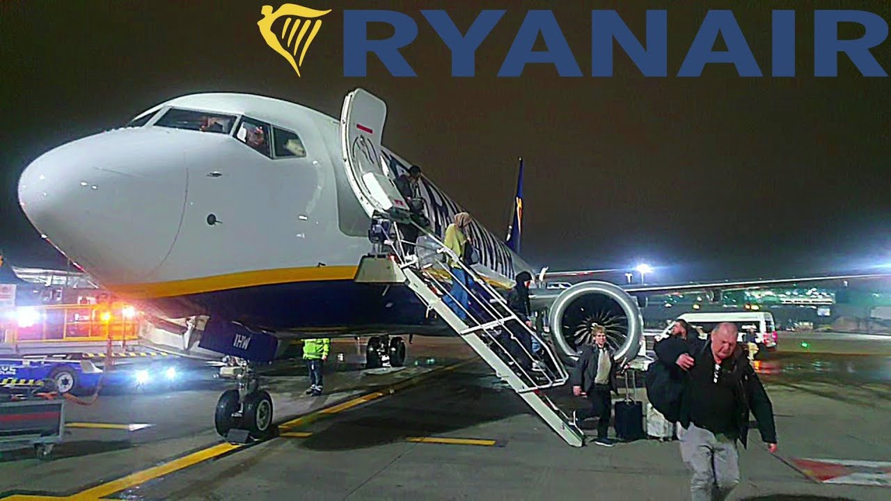 HARD LANDING! RYANAIR Boeing 737 MAX 8-200 [IHW] Barcelona el Prat to London Stansted