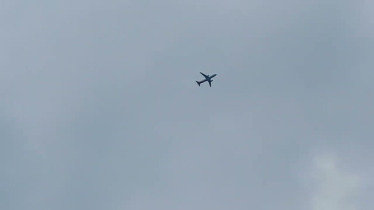 Iberia A320 flies over my house