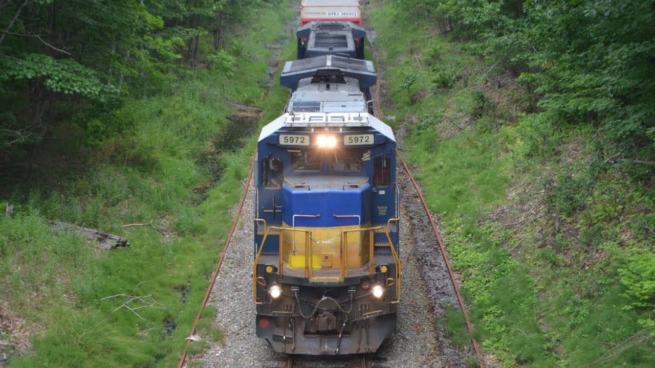 MEC 5972 leads L053 westbound out of Leeds Jct