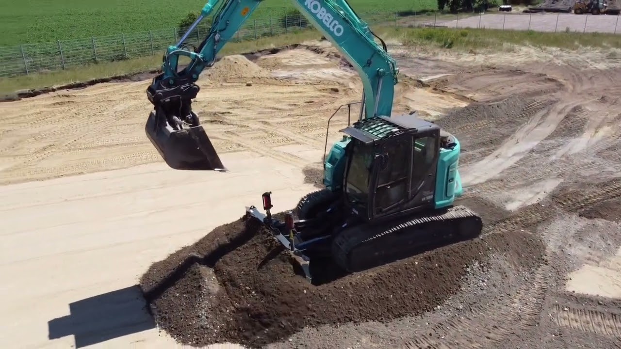 Kobelco Bagger ED160 Blade Runner mit 6 Wegeplanierschild und Gritzke Nivellierautomatik