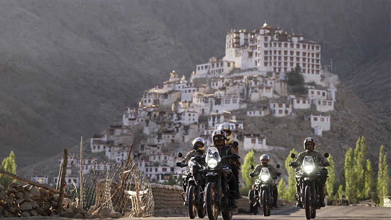 L'HIMALAYA : L’Harmonie des Contrastes avec Sylvain Tesson  | Film documentaire à moto