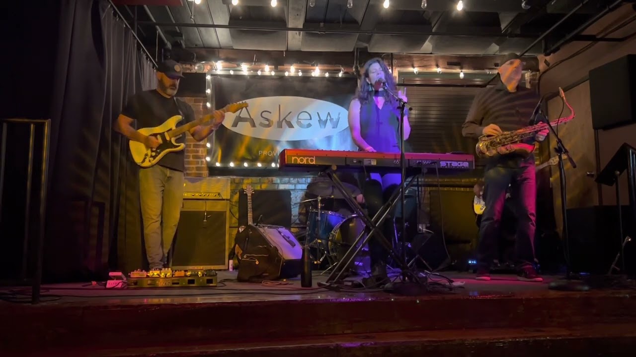 Jen Kearney - &ldquo;Overwhelming&rdquo;. Live at Askew