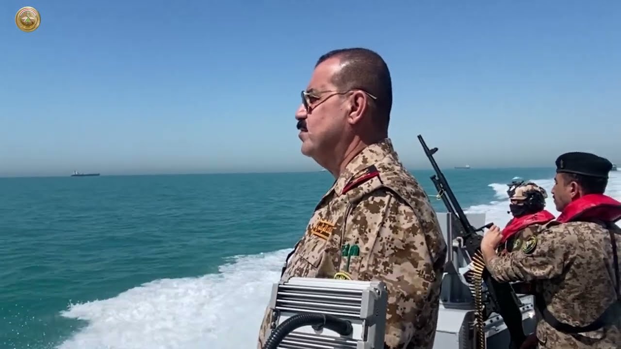 قائد القوة البحرية يشرف على سلامة المياه الإقليمية العراقية والموانئ النفطية والتجارية