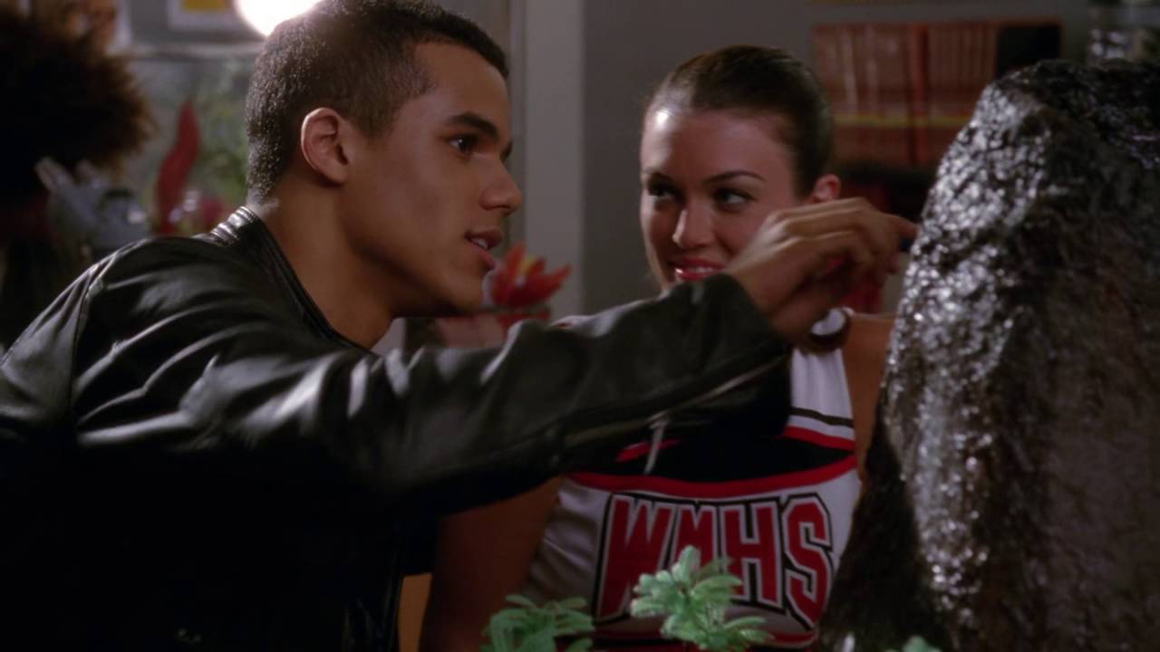 GLEE Full Performance of Womanizer