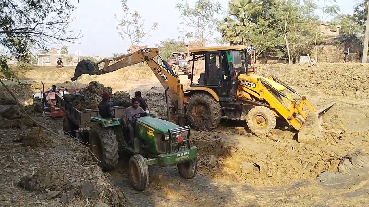 JCB  tractor  loading
