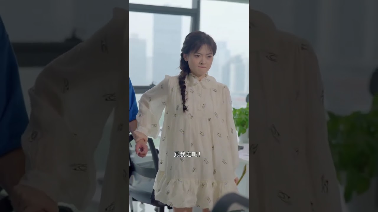 女孩遭主管惡意刁難，被逼找“最正宗川菜”，走投無路！曾幫過的實習生主動救場，一出手竟是廚神，直接征服客戶！ #shorts