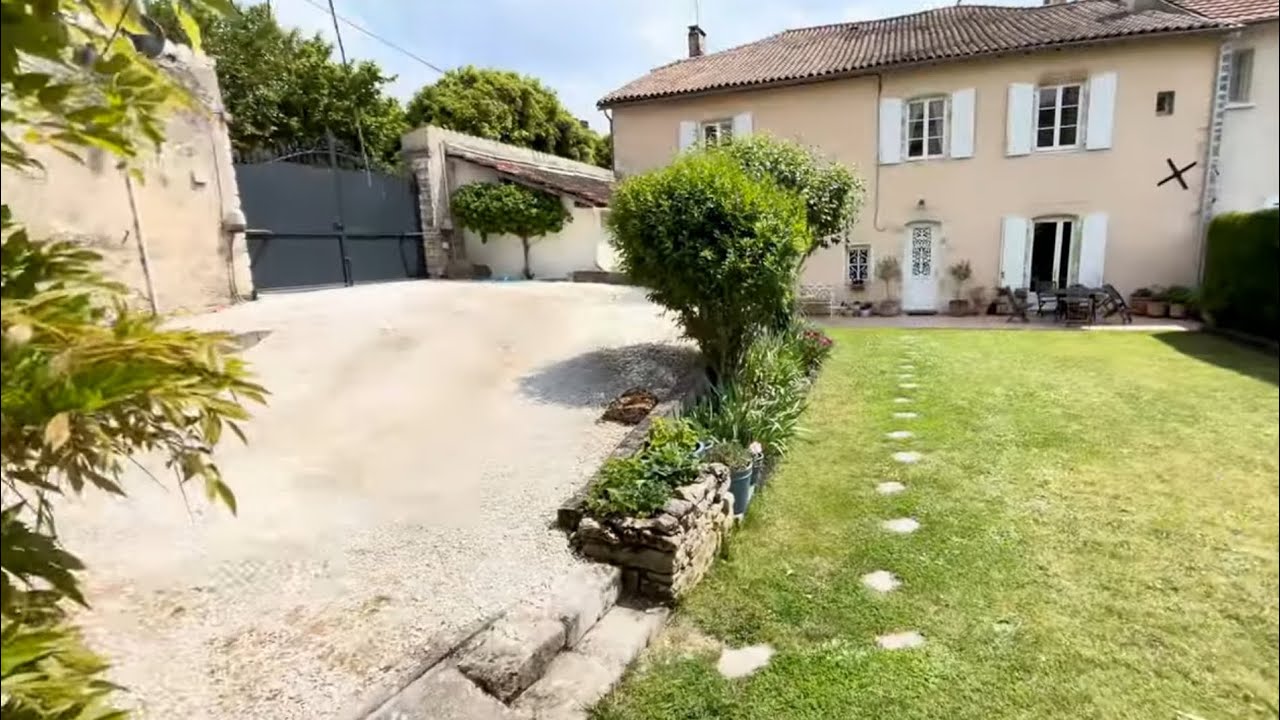 Bourgeois French townhouse, tour