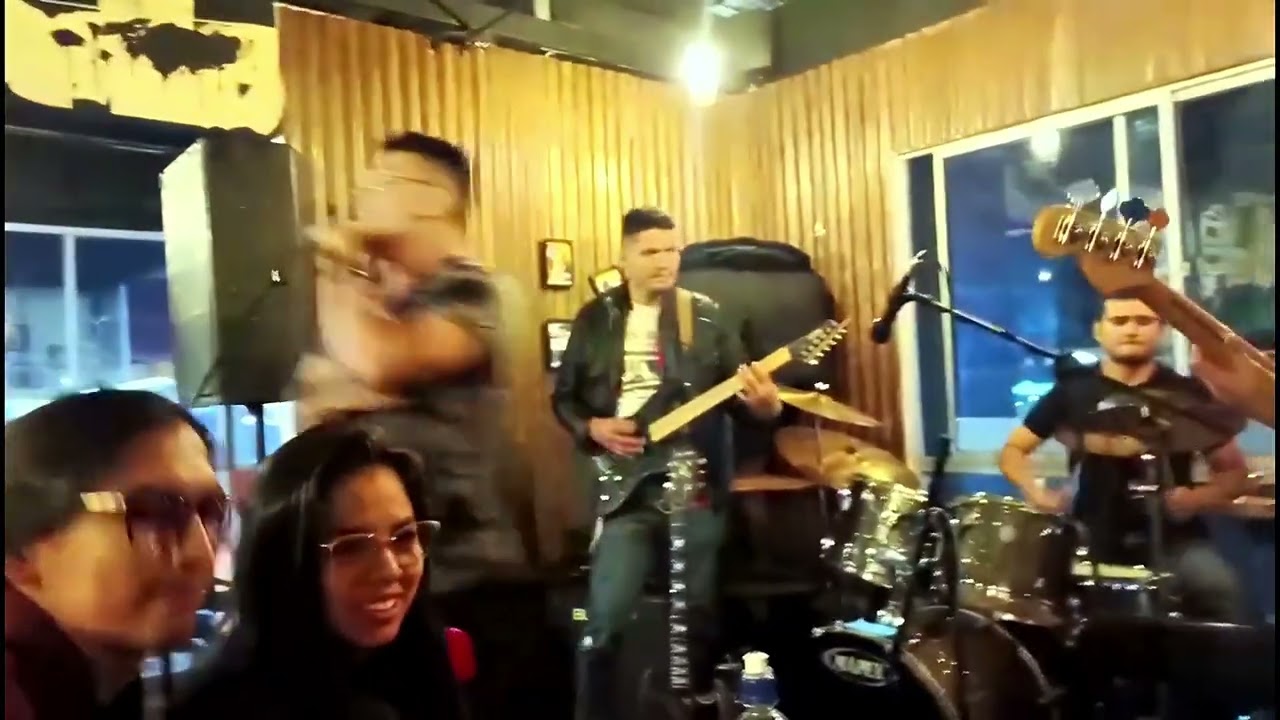 Rage Against The Machine - Killing In the Name (en español)