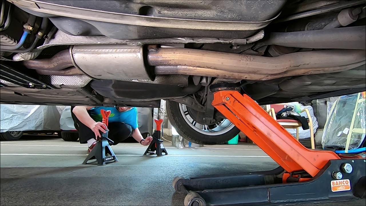 BMW E46 330CI up to jack stands & wheel cleaning