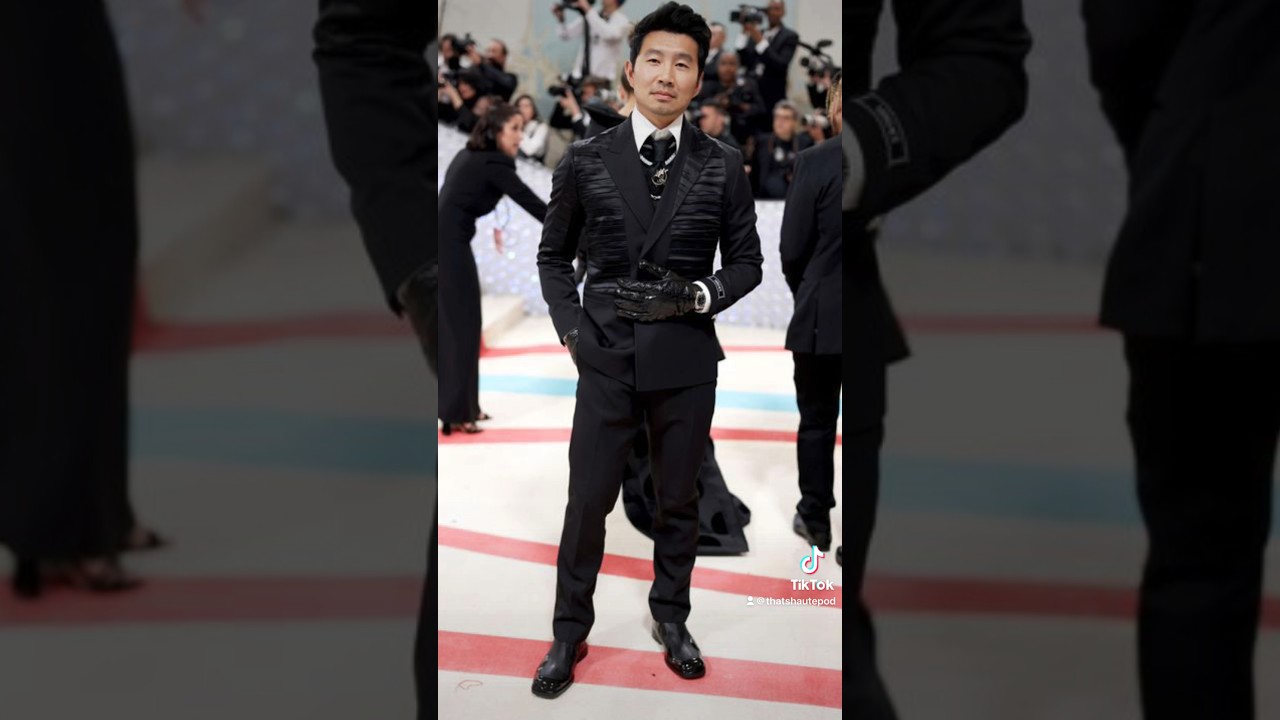 Simu Liu channeling Karl Lagerfeld at the met gala !! #tamtonight