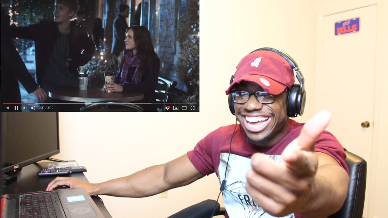 Justin Bieber - Mistletoe Reaction! JB KNEW WE PLAYED THIS FOR YEARS! [25 Days Of Christmas]