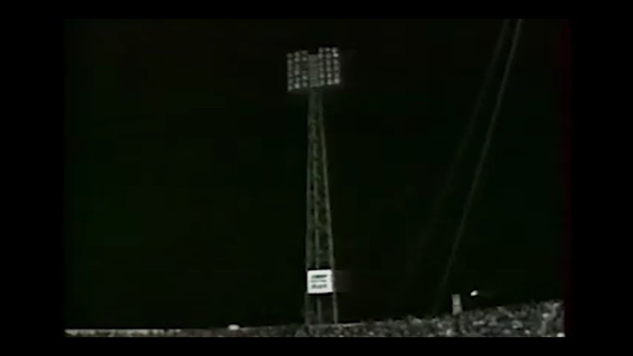 OM-Milan 1991 : un projecteur du V&eacute;lodrome s'&eacute;teint, un technicien de Canal+ le rallume