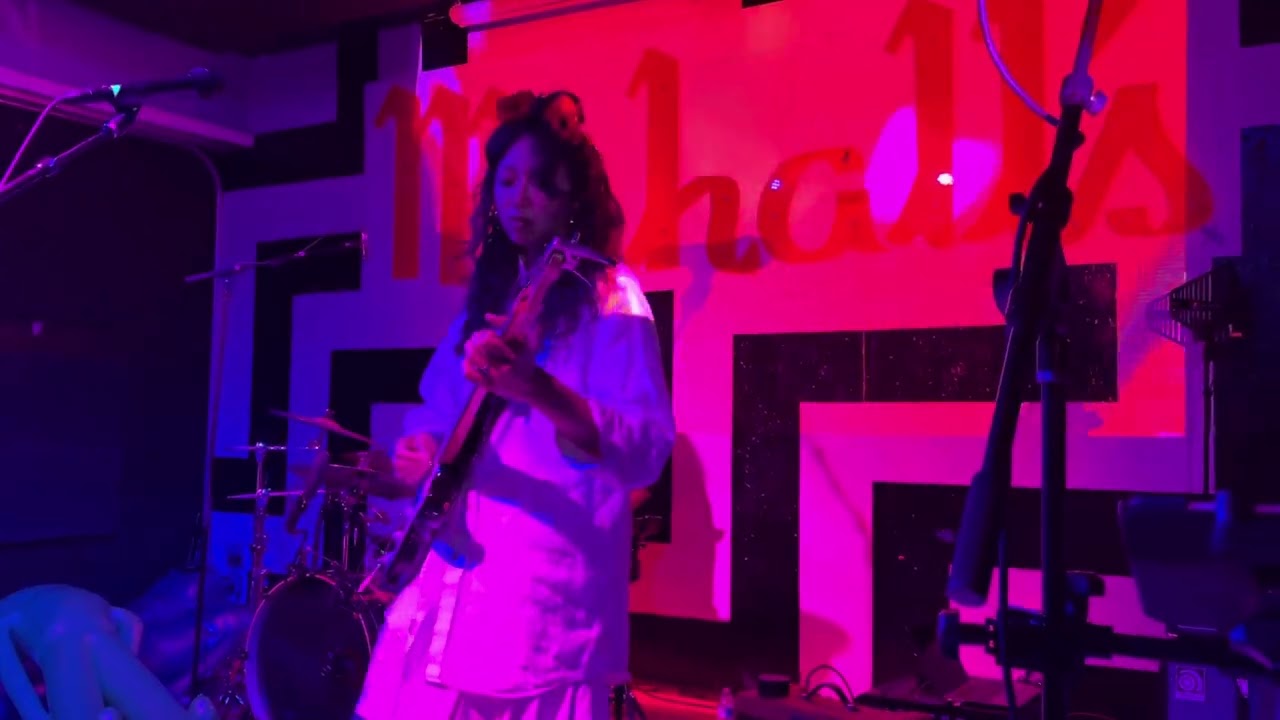 Floating features - La Luz (live at Mahall’s)