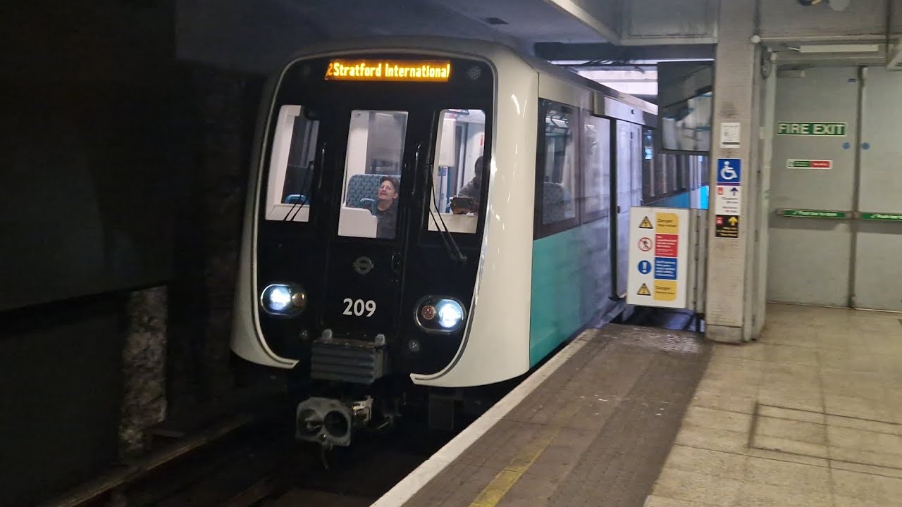 Full Journey + Tour On The Brand New DLR CAF Train From Woolwich Arsenal To Stratford International
