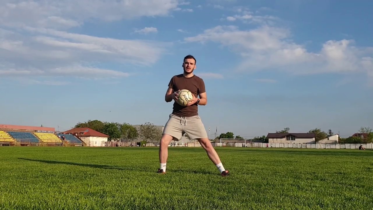 Educatie fizica si sport, exercitii pentru acomodarea cu mingea: individual/ pe perechi.