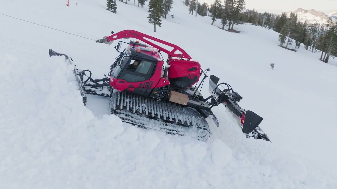 Landon Taylor builds @level1 SuperUnknown at @PalisadesTahoe in a PistenBully