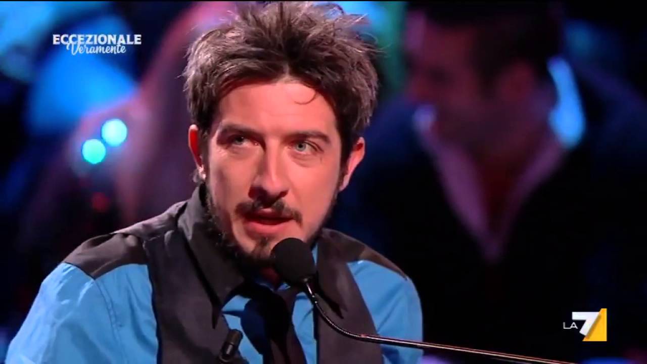 Argomento scomodo o volgarità? La giuria dibatte sul monologo hot di Clara Campi
