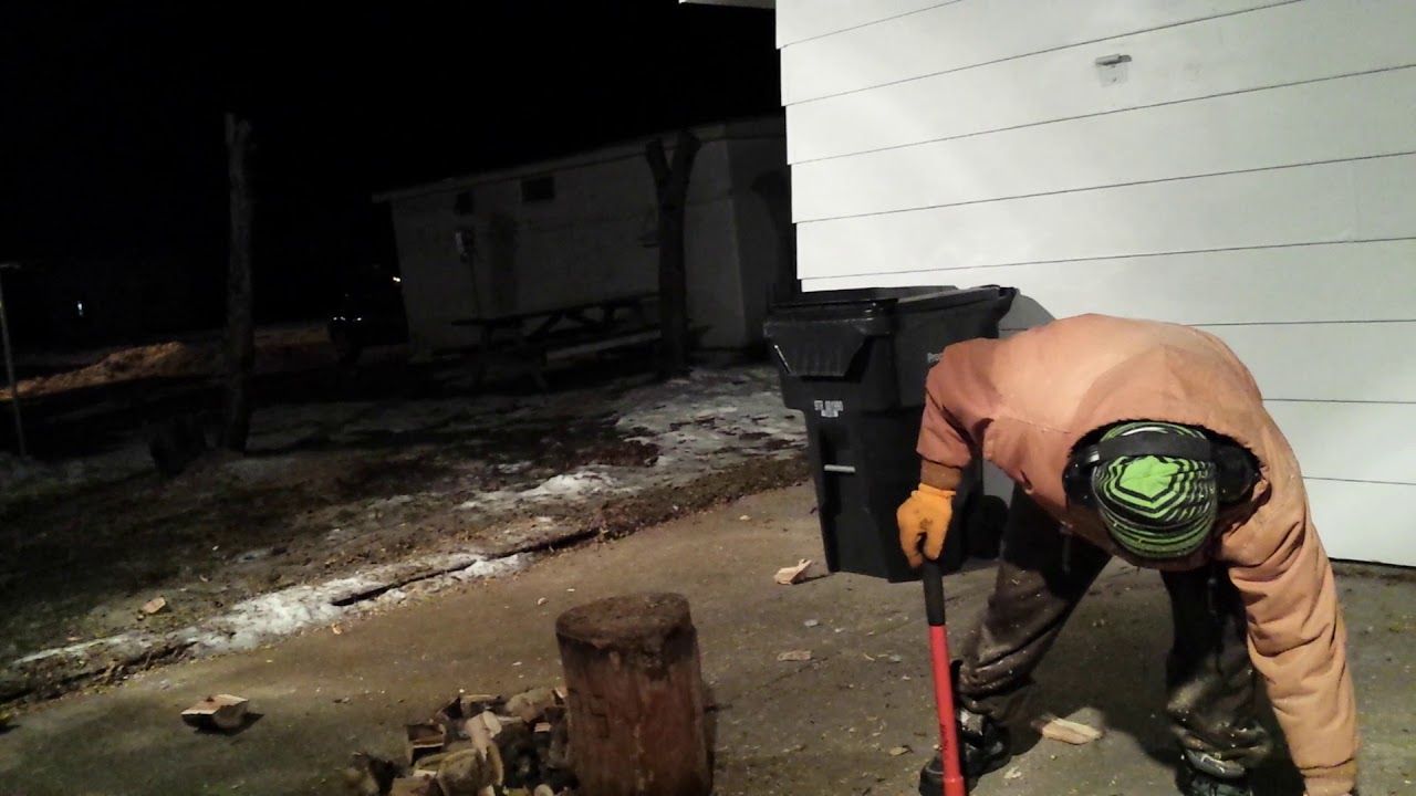 Making apple wood chunks for smoking and grilling