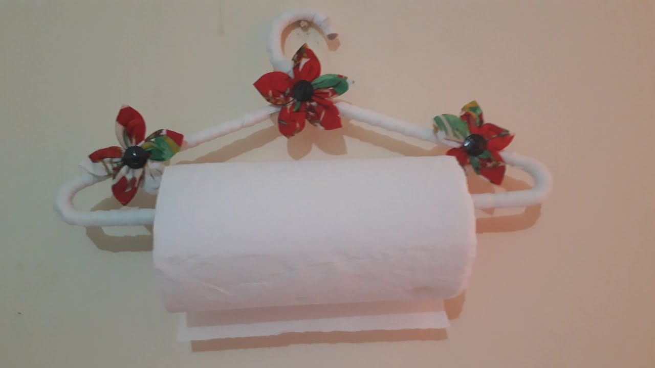 PORTA PAPEL TOALHA FEITO COM CABIDE.#reciclagem