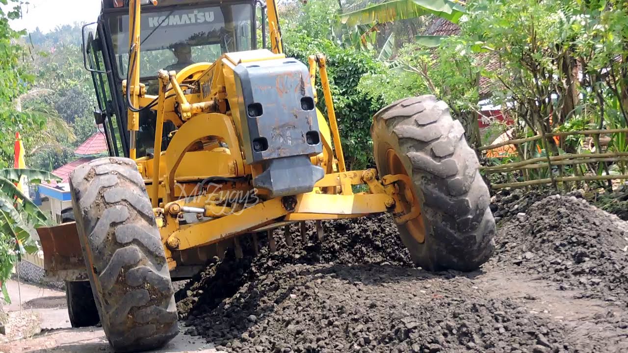 Motoniveladora Komatsu Motor Grader GD555 Grading Work