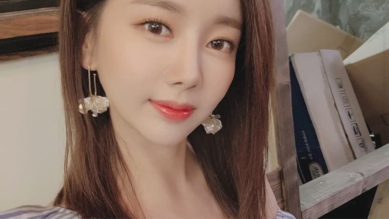 &lsquo;6.66 million subscribers&rsquo; Han SY marriage announcement ('666만 구독자' 배우 한소영, 결혼 발표)