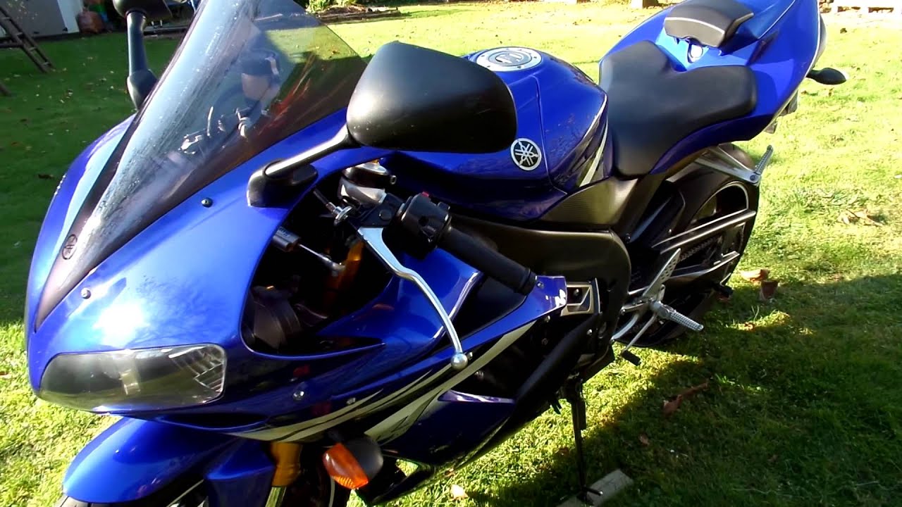 Yamaha R1 2006 Blue Racing