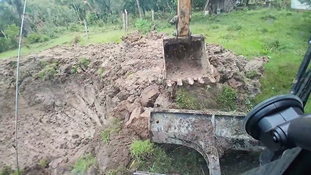 Sany fazendo um tanque  de uma hora de serviço 