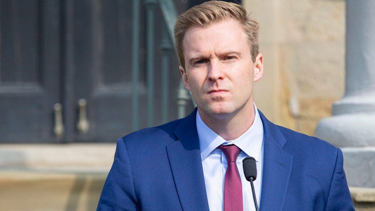 Brian Gallant says he&rsquo;ll remain New Brunswick premier for now