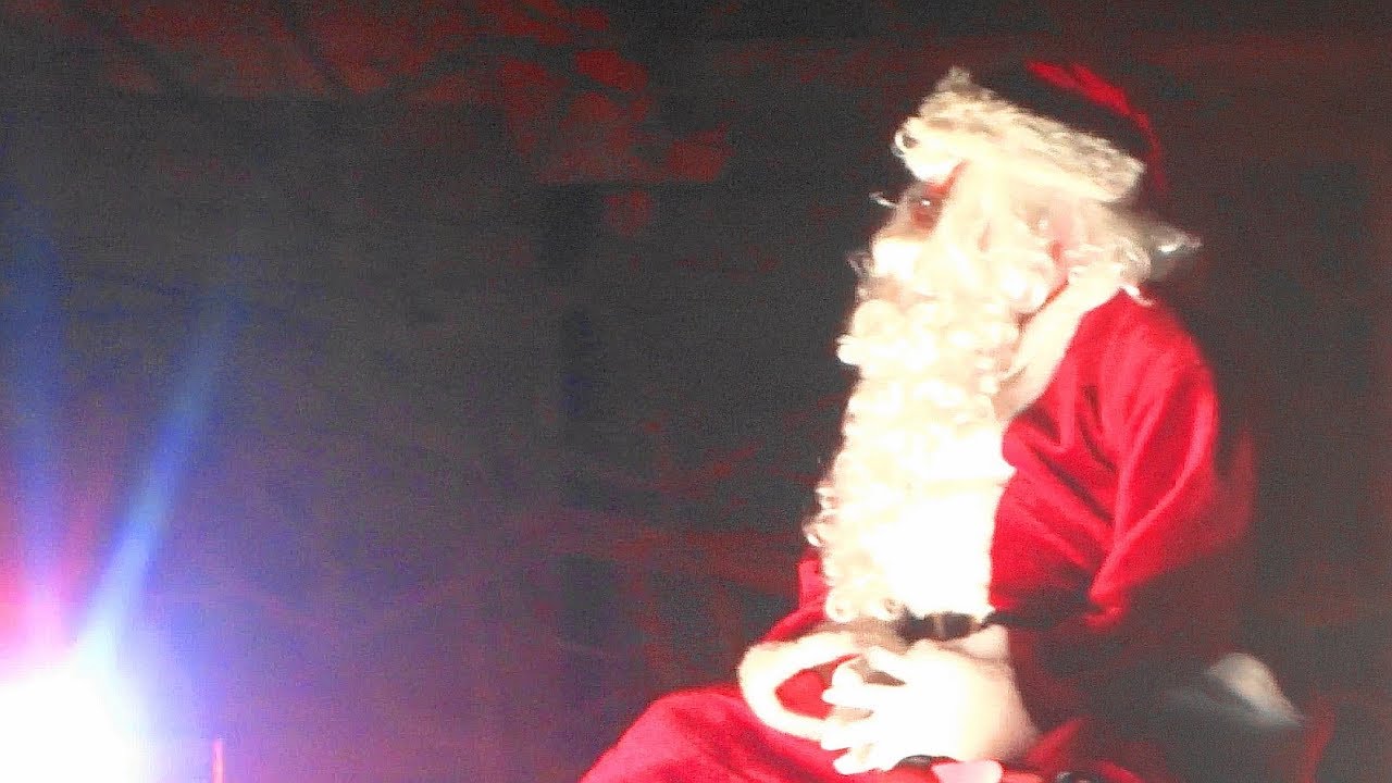 🚒 🎅🏼  Santa Claus Riding On A Fire Truck! 🎅🏼 🚒